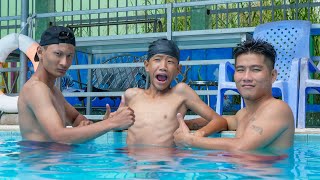 NERF WAR FOOTBALL VS SWIMMING BATTLE : KUN BƠI LỘI