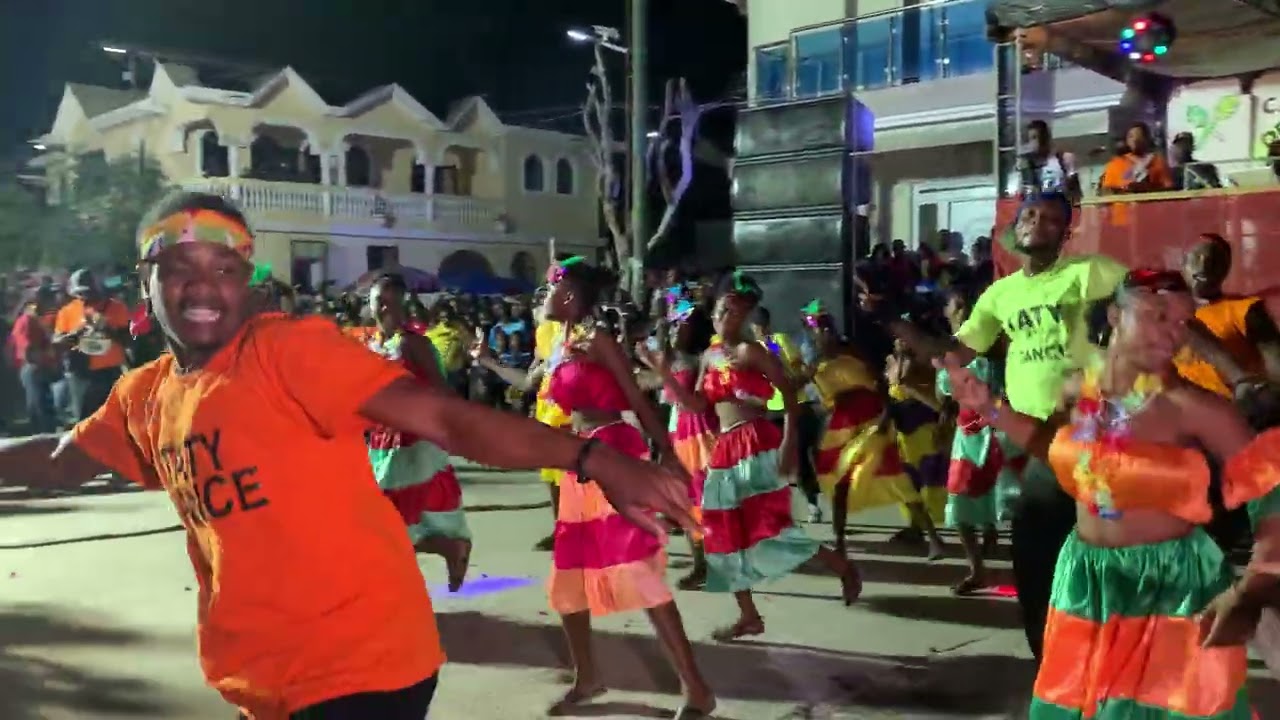 Roody Roodboy Make listwa nan Kanaval Fort liberté 