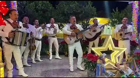 FELIZ NAVIDAD. MARIACHI NUEVO AMANECER CON Ruth Mi...