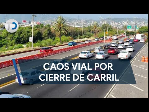 Registran caos vial en la avenida Constitución por trabajos de la Línea 4 del Metrorrey