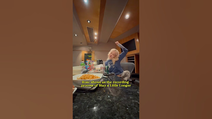 Rosé shows us the recording process of Stay a Little Longer #rosé #blackpink