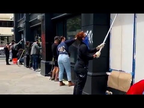 Oakland Citizens Clean up the Neighborhood After Damage Caused During Protests