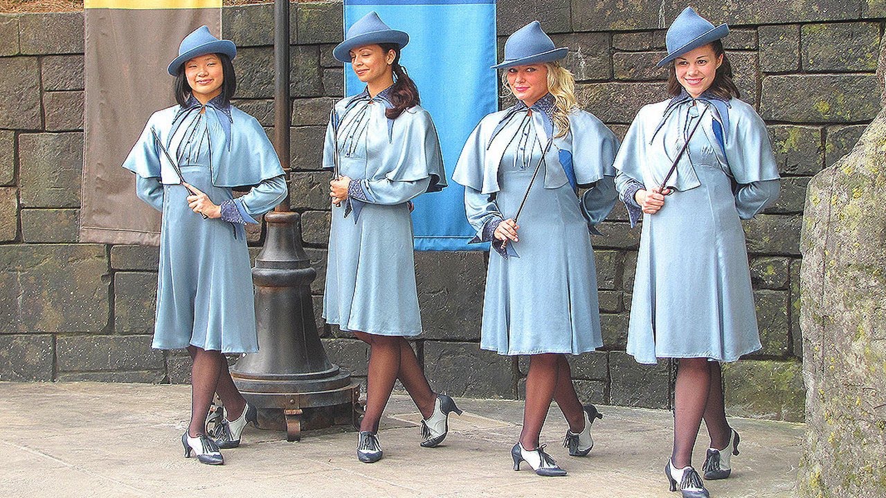 Wizarding World Hogwarts Frog Choir sings 