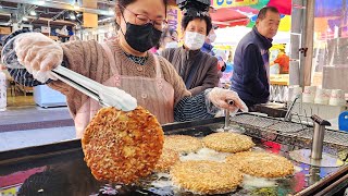 картинка: Лучшая традиционная рыночная еда в Корее, жареная целая курица, блин с семечками, рыбный пирог