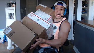 XXL PO BOX OPENING | FOREIGN CANDY, FAN MAIL, CHAIR