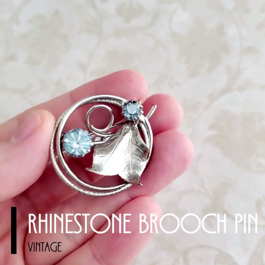 Vintage, 3 5cttw Aquamarine Rhinestone Brooch Pin in Silver