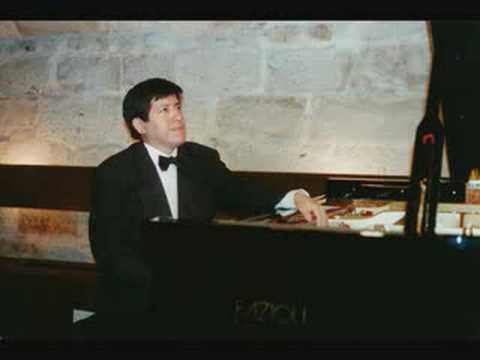 Vladimir Valdivia plays Mozart Sonata KV 330 3. Mov.