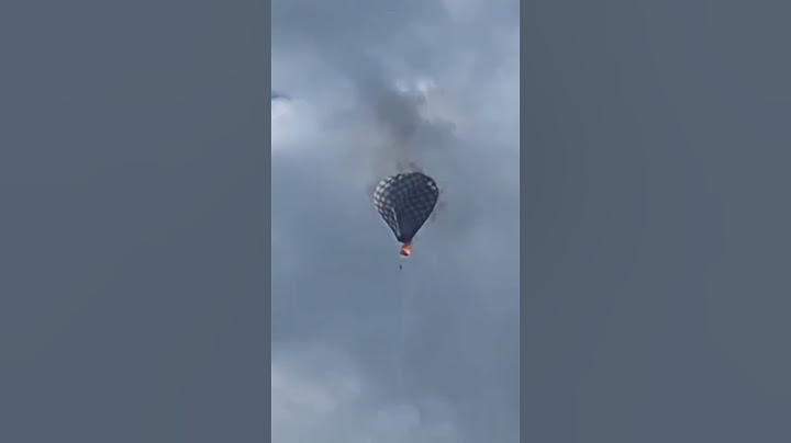 Harrowing video shows man dangling from hot air balloon #shorts