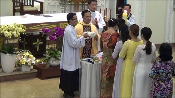 Nghi thức rửa tội 32 bạn tân tòng Giáo xứ Vườn Xoài ngày 11/07/2015