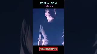 Download Lagu Martin Garrix Playing 'Starlight' (Keep Me Afloat) Live at Ultra Europe 2022 MP3