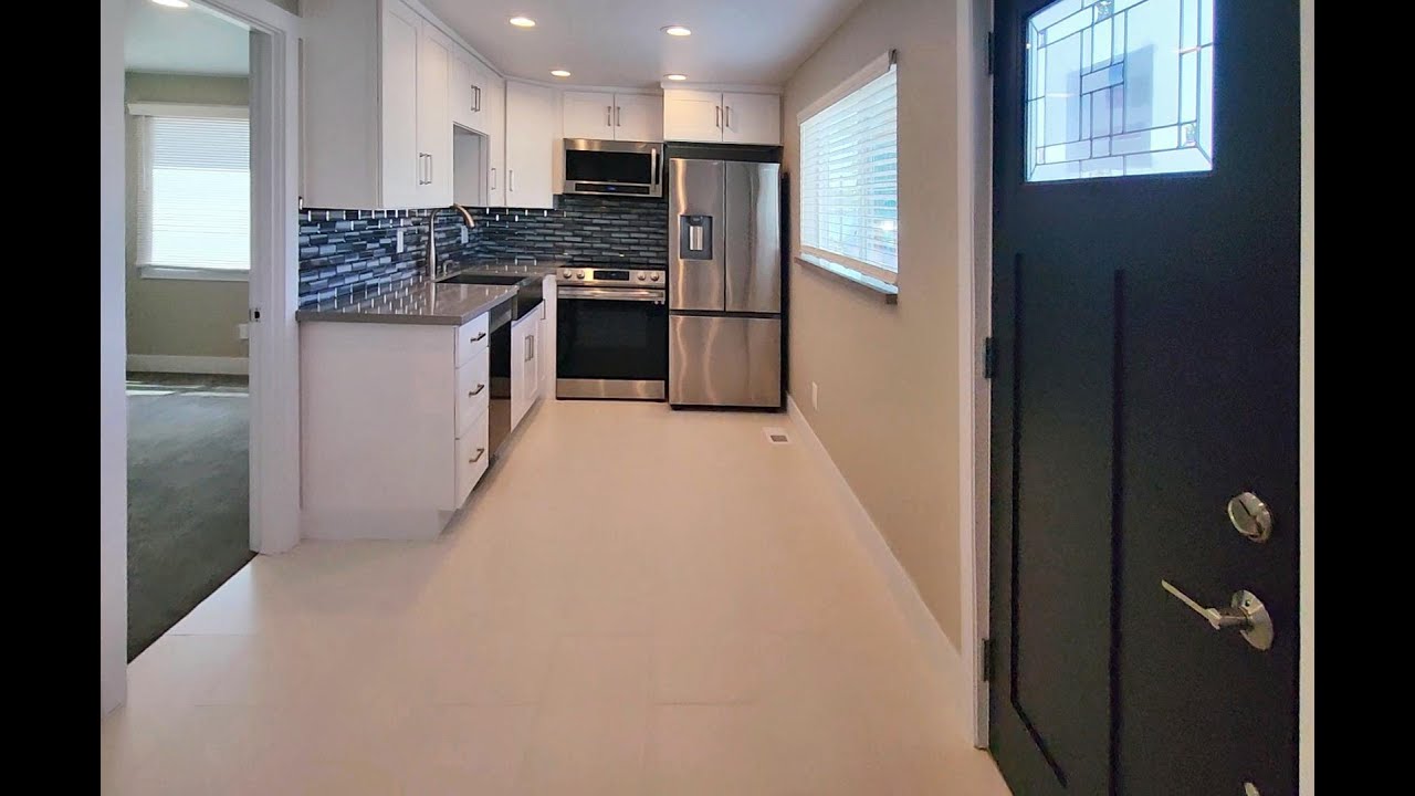 Seattle Apartment Tour University (UDUB) area, Waterfront Home, 1017