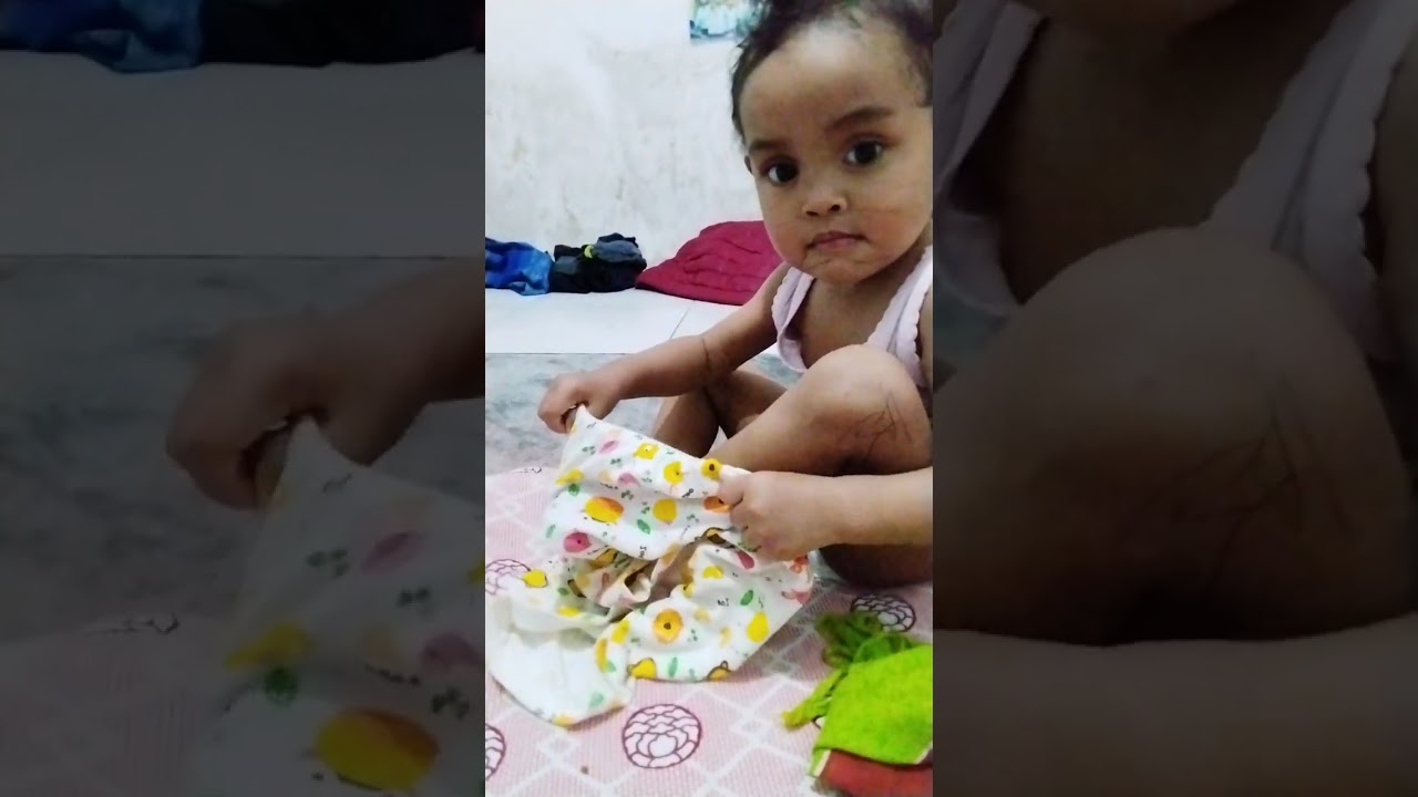 Belajar pakai celana sendiri 