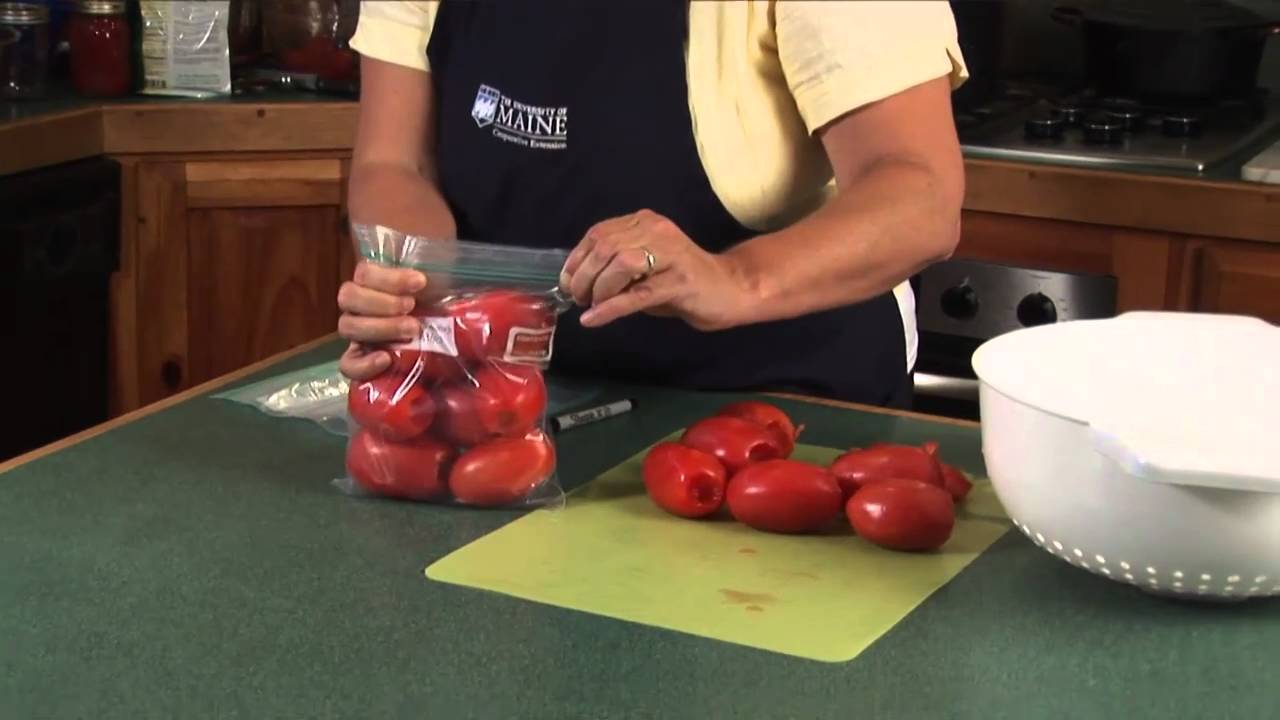 How To Freeze Tomatoes Youtube