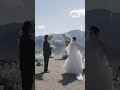 Pferd brennt bei Hochzeit durch: Kurioser Blumenbogen-Crash in China