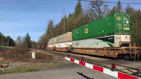 Trains BC 2021: CN 111 (Intermodal) @ Langley Canada 11MAR21 ES44AC 3877 Leading