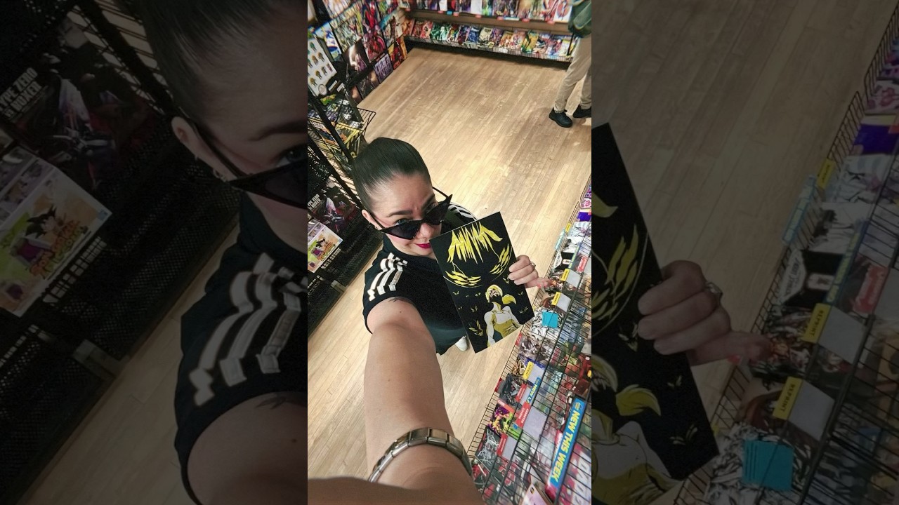 Comic book Shopping at Midtown Comics 💃