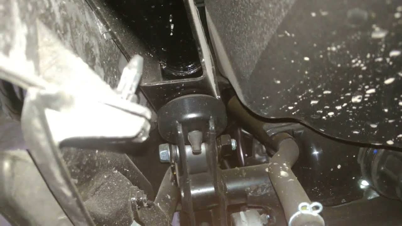 posisi stoppernya engine mounting PCX 160, perlu diganjal untuk bebas