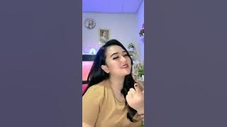 Janda Cantik gigi Gingsul