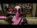 Traje rosa de Deadpool será leiloado em prol da luta contra o câncer