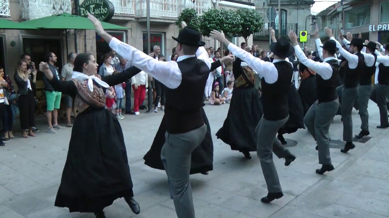 Galician folk dance:  Xota