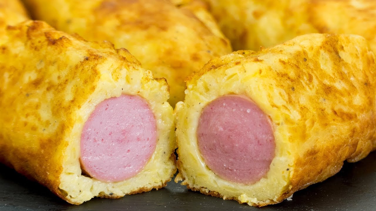 сосиски в тесте на сковороде из дрожжевого слоеного. сосиски в тесте в духовке. сосиска в тесте с сыром на сковороде. сосиска в тесте из слоеного дрожжевого теста с сыром. сосиски в слоёном тесте на сковороде.