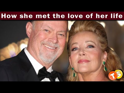 Video: Melody Thomas Scott Net Worth: Wiki, naimisissa, perhe, häät, palkka, sisarukset