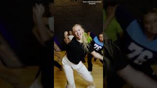 Freya Skye (🇬🇧 JESC 2022) dancing to her new single "Walk Over"