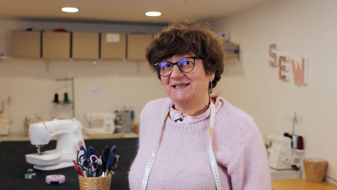 Corinne apprenante chez Bobines et Combines pour le Titre Professionnel Couturier-Retoucheur