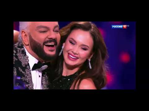 Видео: Aida Garifullina feat. Philipp Kirkorov - Playing With Fire (Christmas Show)