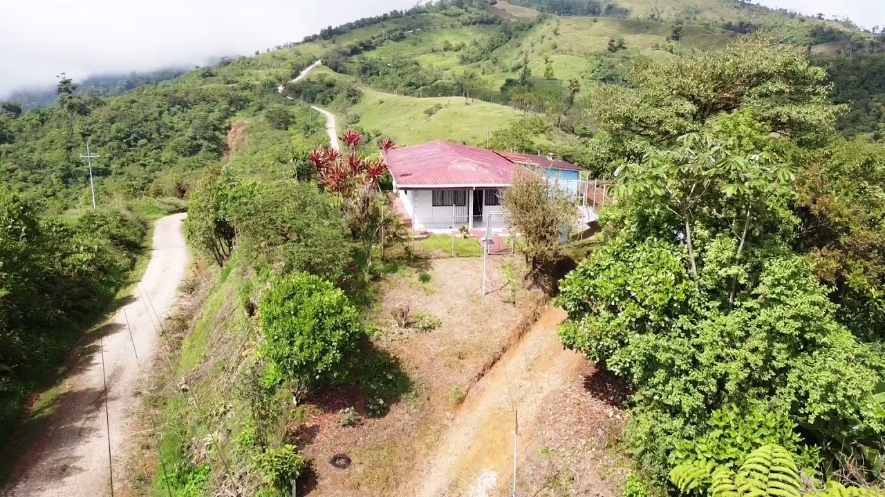 Un dia cualquiera en San Vito, de Coto Brus, Cerro Paraguas. -
