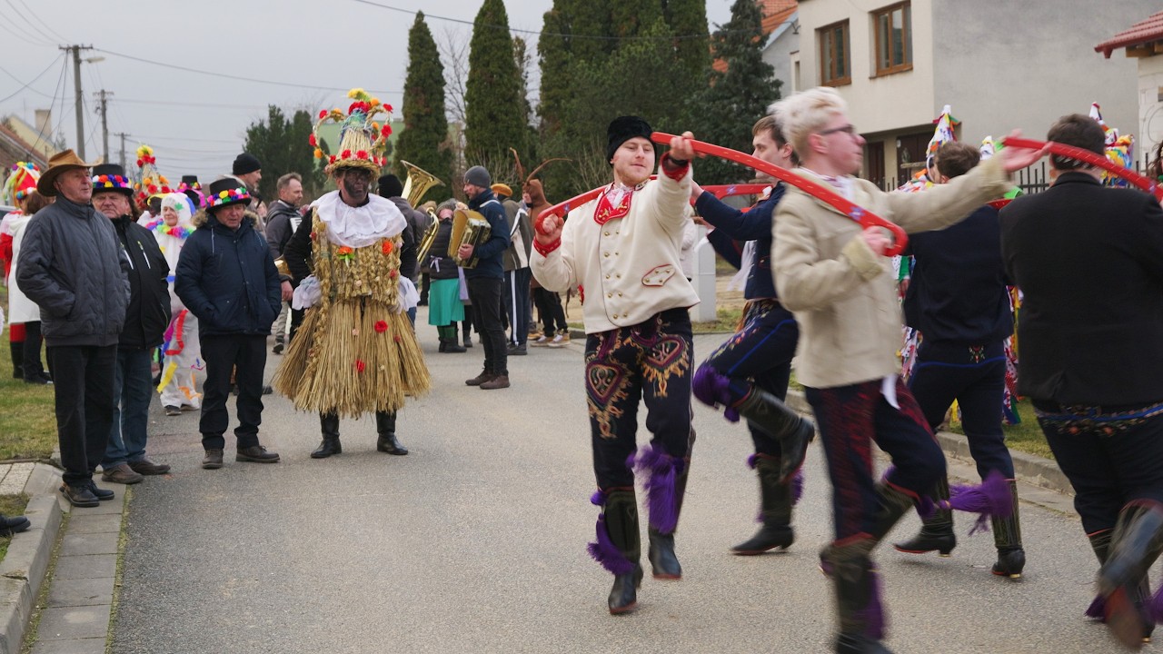 🎭 Fašank 2026: Tradiční obchůzka masek v Novosedlech na Moravě | Lidé, hudba & veselí! 🥳