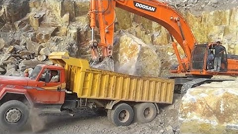 Doosan Loading Marble Block || Marble Stone Mine Pakistan