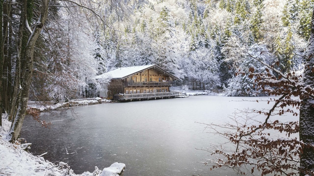 Quiet Winter Lake House | Snowfall Screensaver