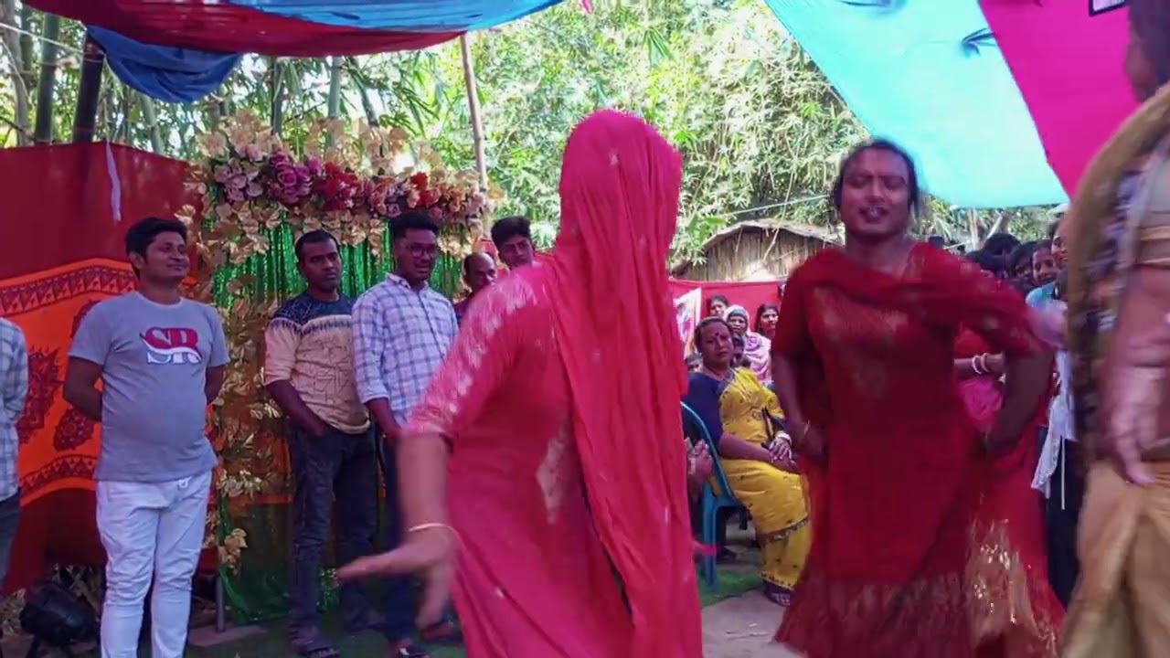 তৃতীয় লিঙ্গ দের অসাধারণ নাচ না দেখলে মিস করবেন