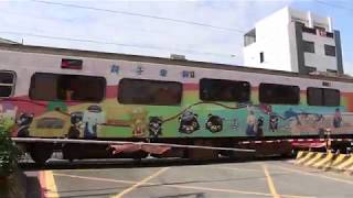 103次自強號通過臺南市榮譽路平交道