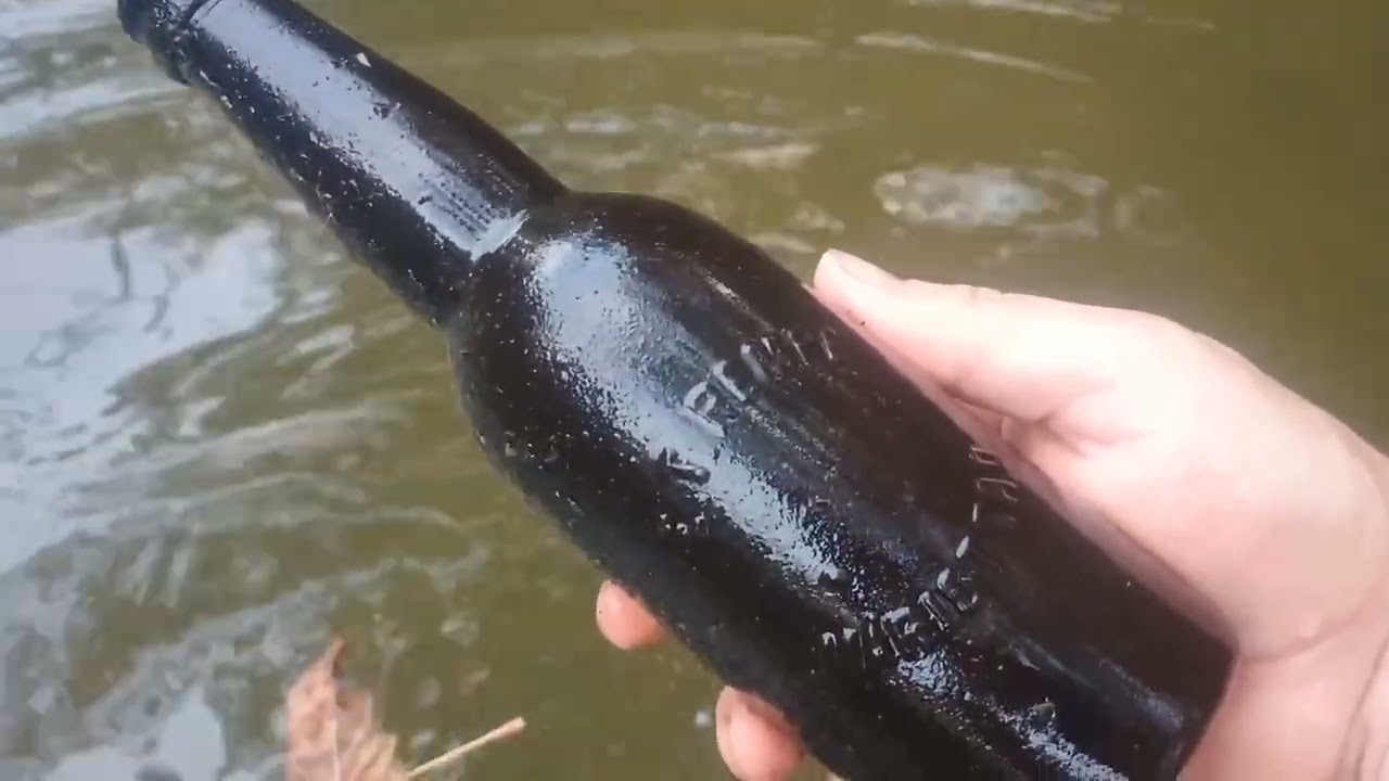 Нашел несколько новых бутылок, прогуливаясь по ручью.