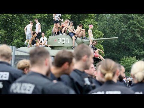 Zehntausende protestieren gegen Tschechiens Regierungschef