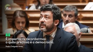 “É importante recordarmos o quão preciosa é a democracia.”