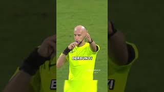 Suporter Ini Memarahi Seluruh Pemain Timnya