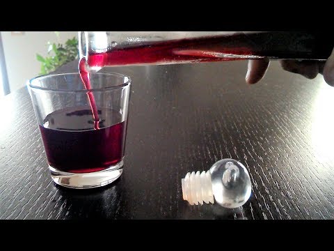 Video: How To Bake Liqueur-impregnated Blackcurrant Pie