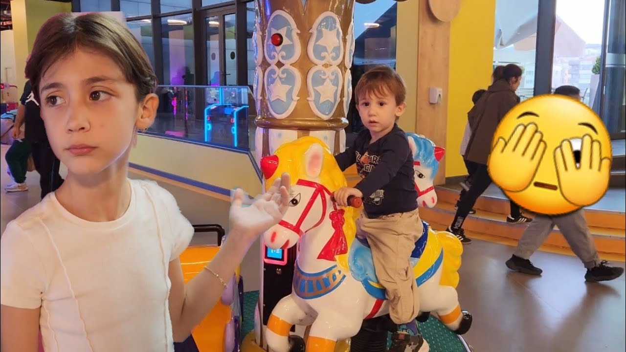 Eylül ve Poyraz Oyuncak Makinesinden Oyuncak Alamadı | fun kids video