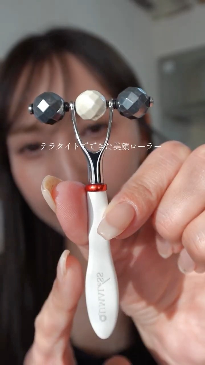 美容グッズ】気になる目元、口元 フェイスラインスッキリ！ 手のひら