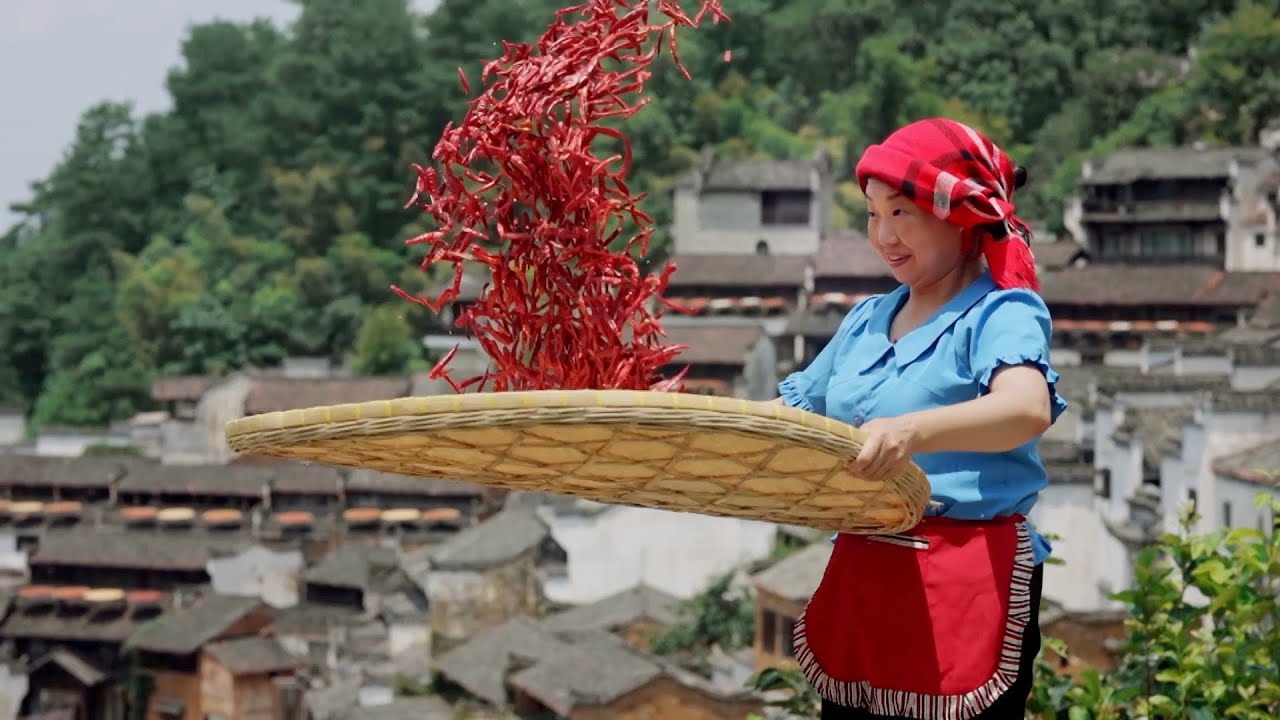 24 Solar terms: Sun-dried chili peppers at Chushu in Jiangxi Province