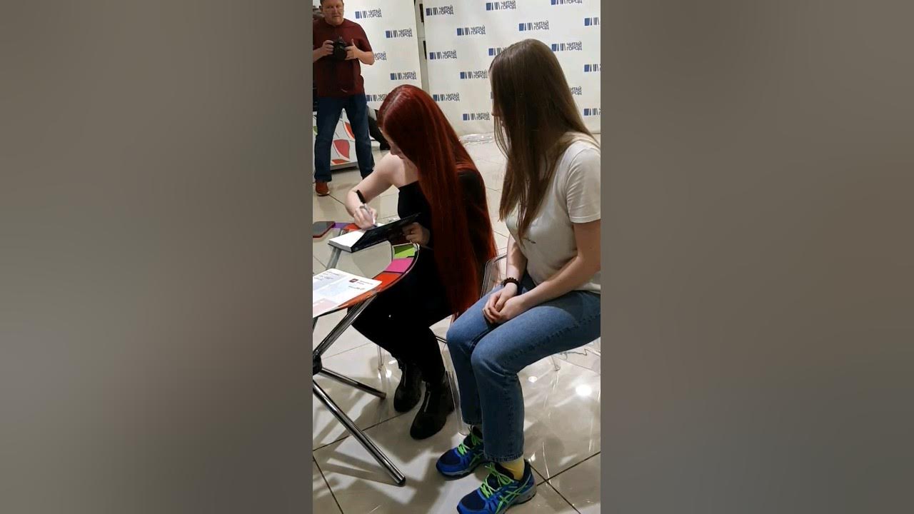 На автограф-сессии Саши Трусовой😍 Обожаю Сашу🥰#фигурноекатание#трусова# ...