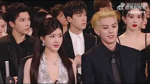 zhaolusi is seated next to Dylan wang and behind her wang anyu and linyunrui in Tencent star awards - DayDayNews