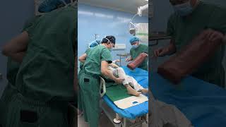 3个医生抬病人下手术台 #hospital #shortvideo #amazing #doctor