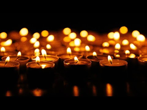 Video: Saat menyalakan lilin?