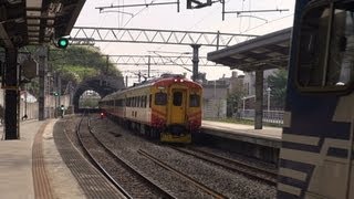 (FHD 60P)2012-11-08 08:47 EMU300南下通過 EMU500發車交會