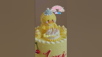 Bánh kem hai tần tạo hình chú vịt cute tông vàng đáng yêu cho bé dễ thương