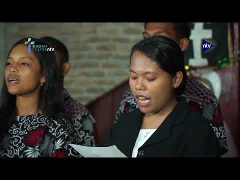 Tulang Situmeang nyanyi buat pengantin Tampubolon boru Manurung.